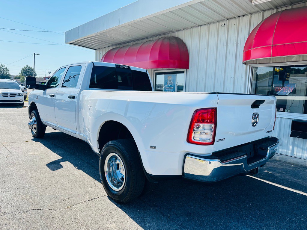 2023 RAM 3500 Image 4
