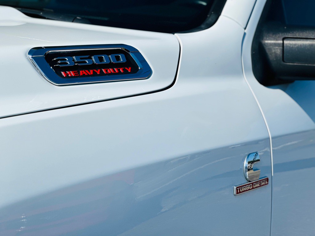 2023 RAM 3500 Image 12