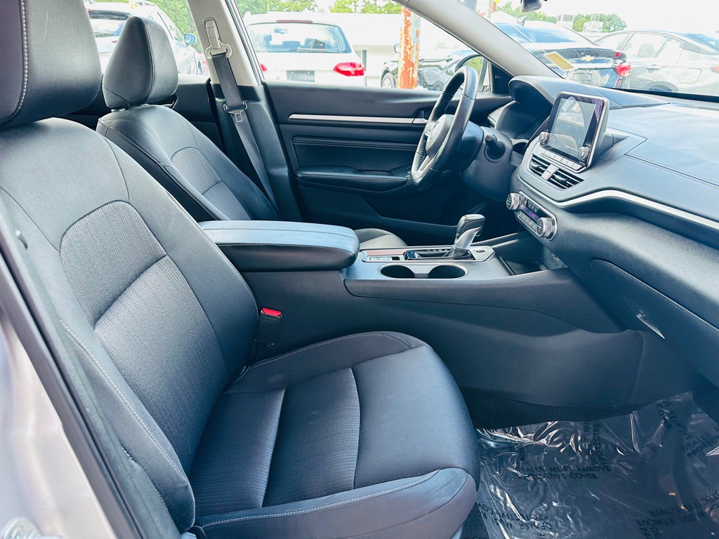 2019 Nissan Altima Image 8