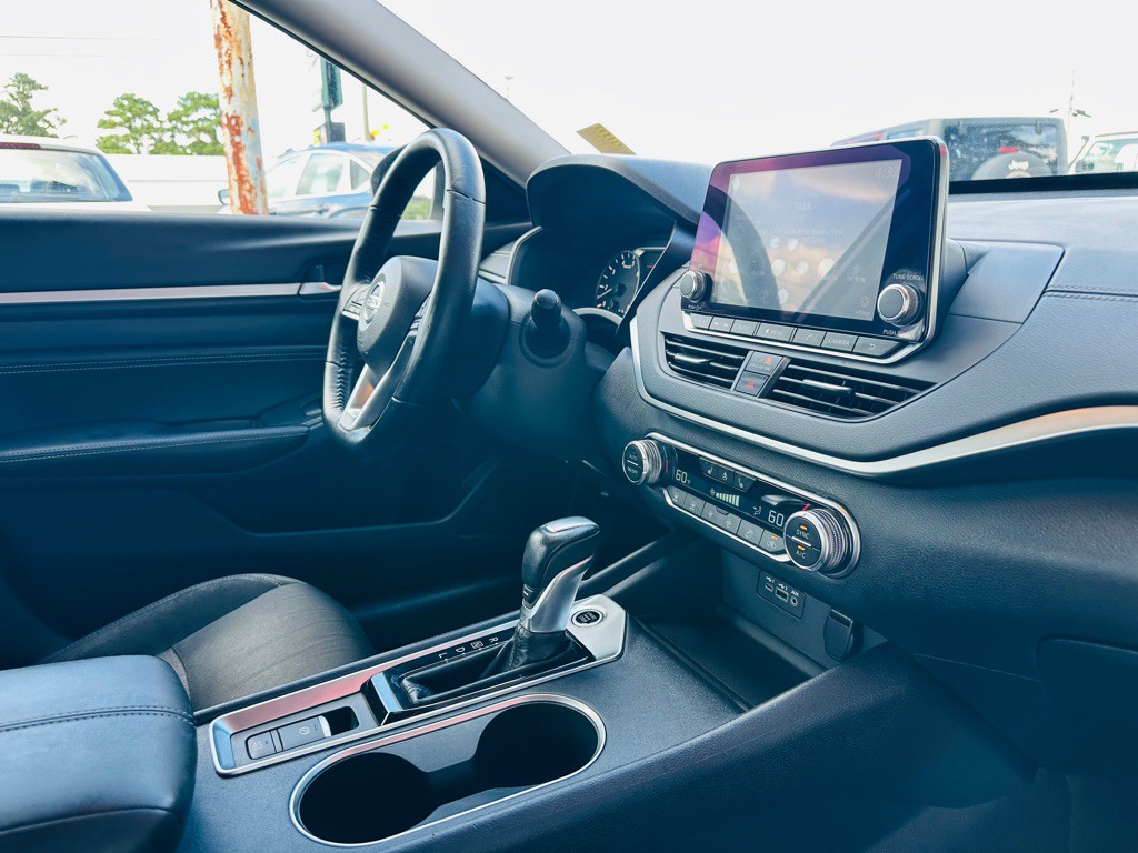 2019 Nissan Altima Image 9