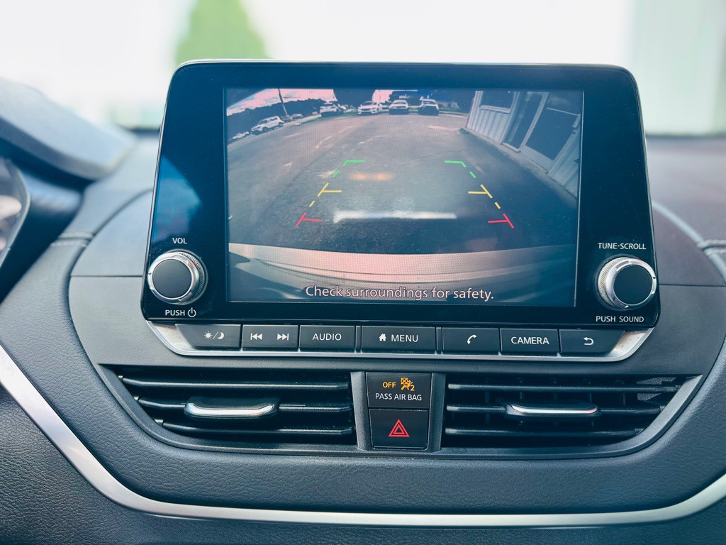 2019 Nissan Altima Image 17