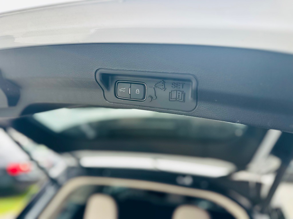 2020 Ford Explorer Image 8
