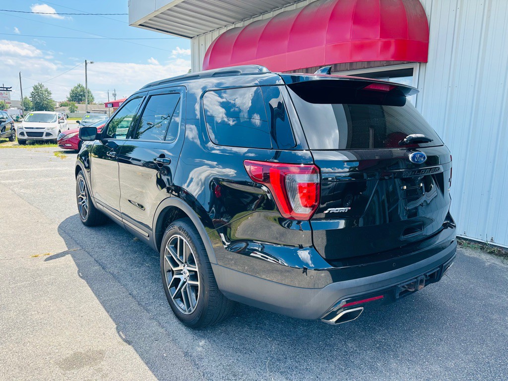 2017 Ford Explorer Image 4