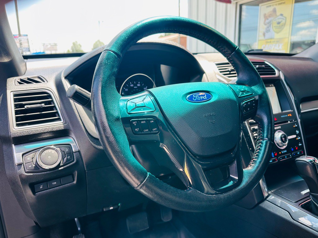 2017 Ford Explorer Image 12