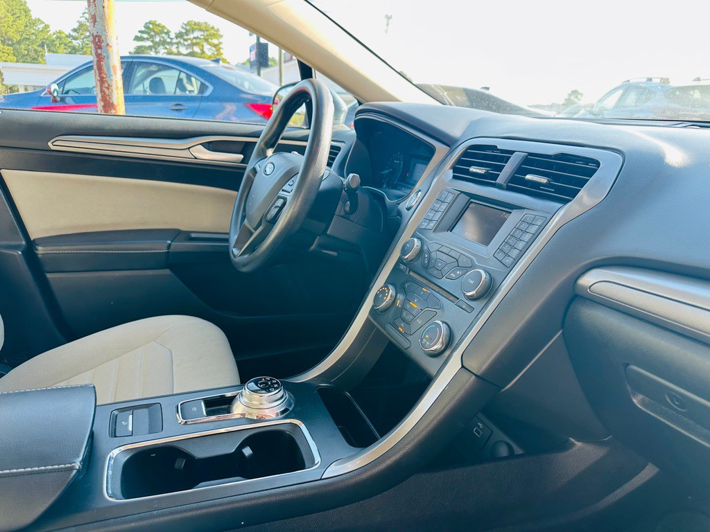 2018 Ford Fusion Image 9