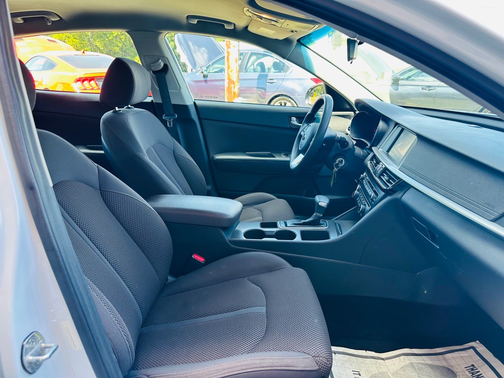 2019 Kia Optima Image 8