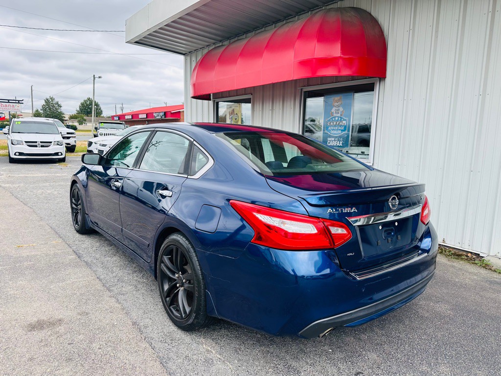 2016 Nissan Altima Image 4