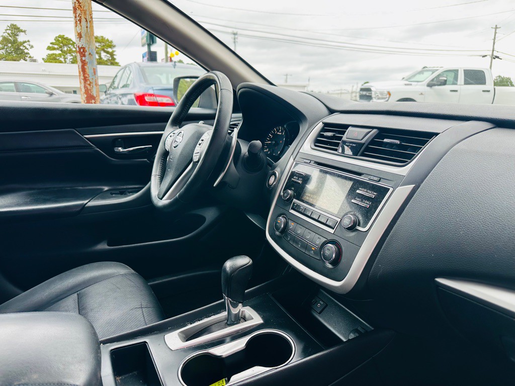 2016 Nissan Altima Image 8
