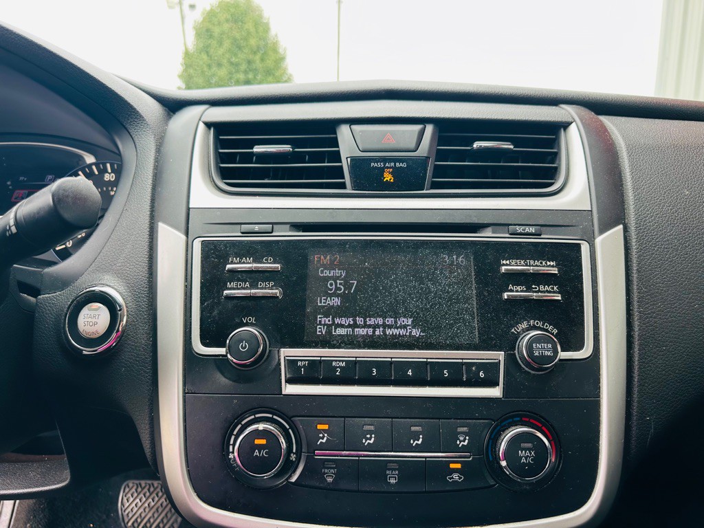 2016 Nissan Altima Image 11