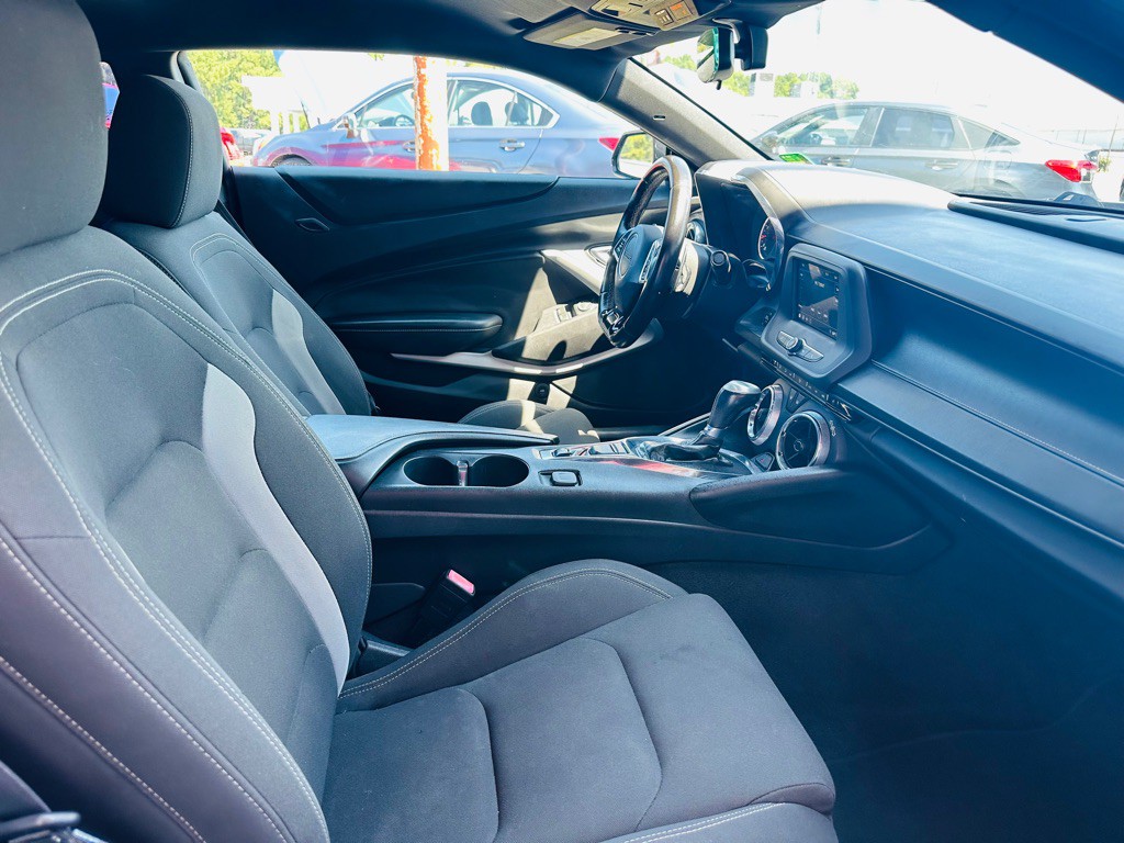2019 Chevrolet Camaro Image 8