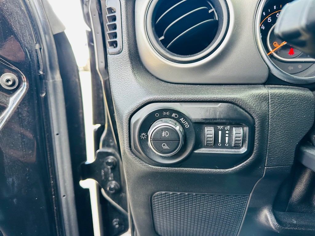 2021 Jeep Gladiator Image 13