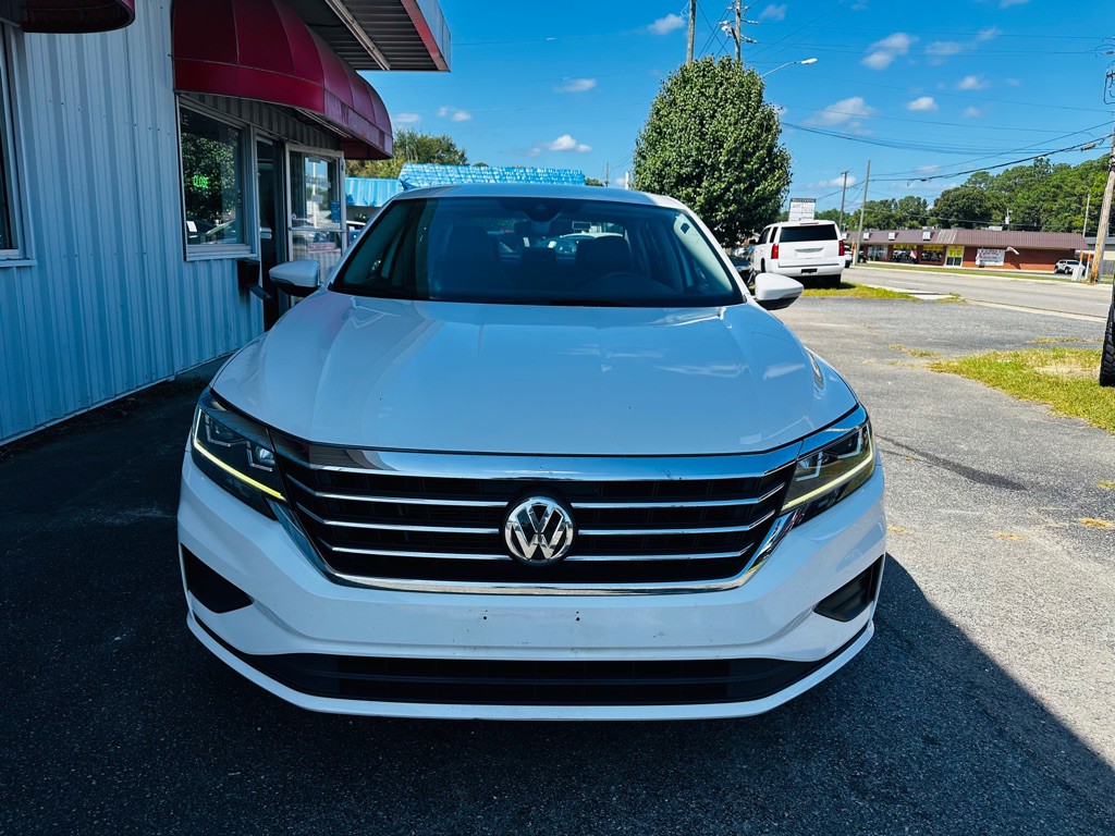2020 Volkswagen Passat Image 2