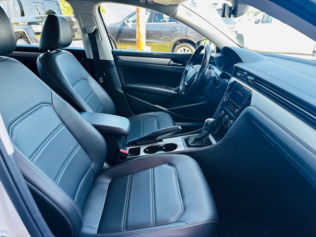 2020 Volkswagen Passat Image 9