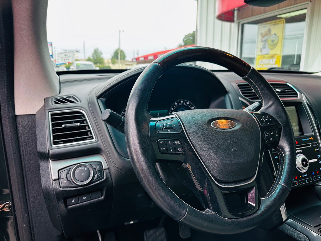 2016 Ford Explorer Image 16