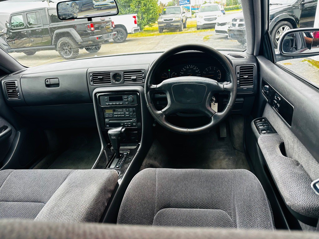 1994 Nissan Cedric Image 10