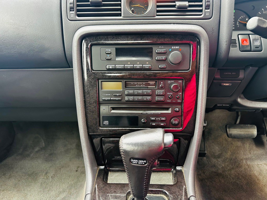 1994 Nissan Cedric Image 11