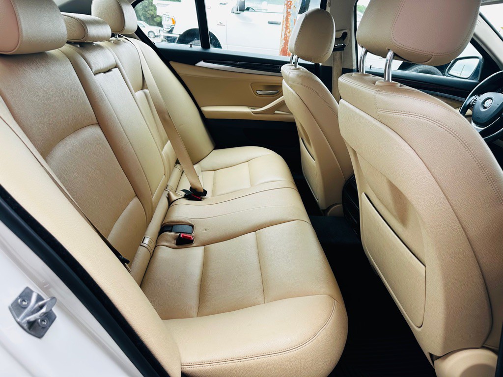 2016 BMW 5 Series Image 8