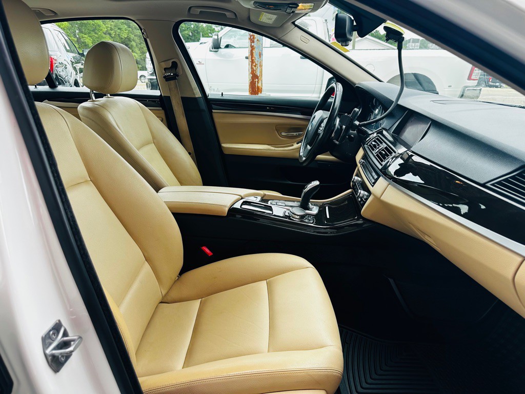 2016 BMW 5 Series Image 9