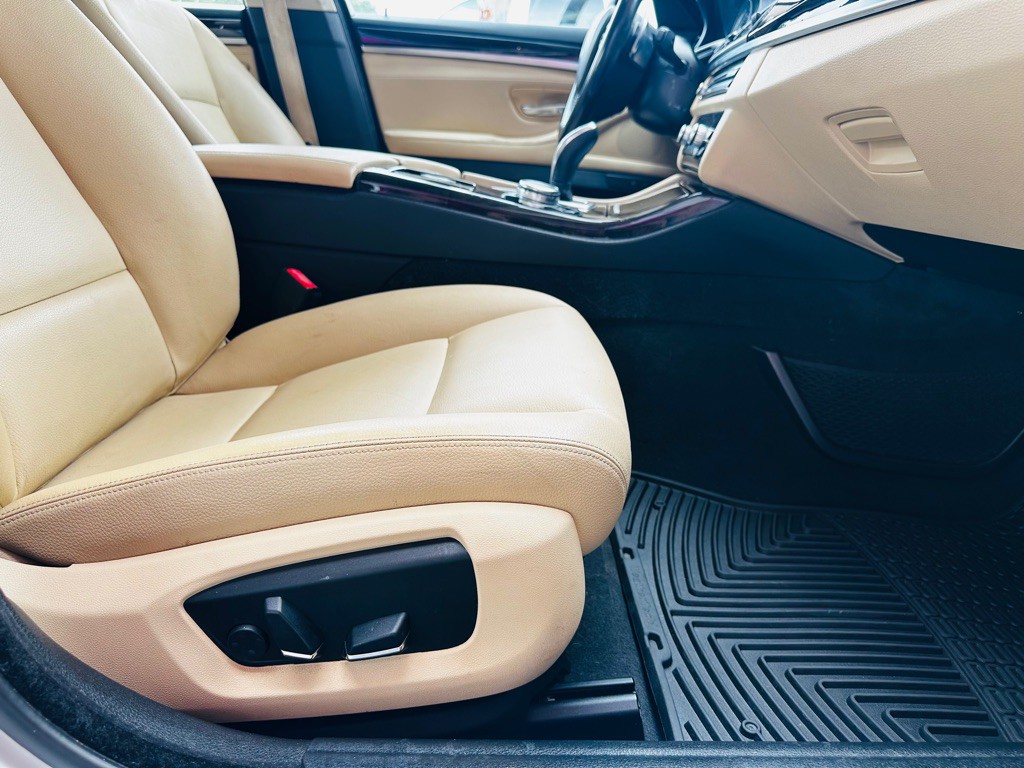 2016 BMW 5 Series Image 10