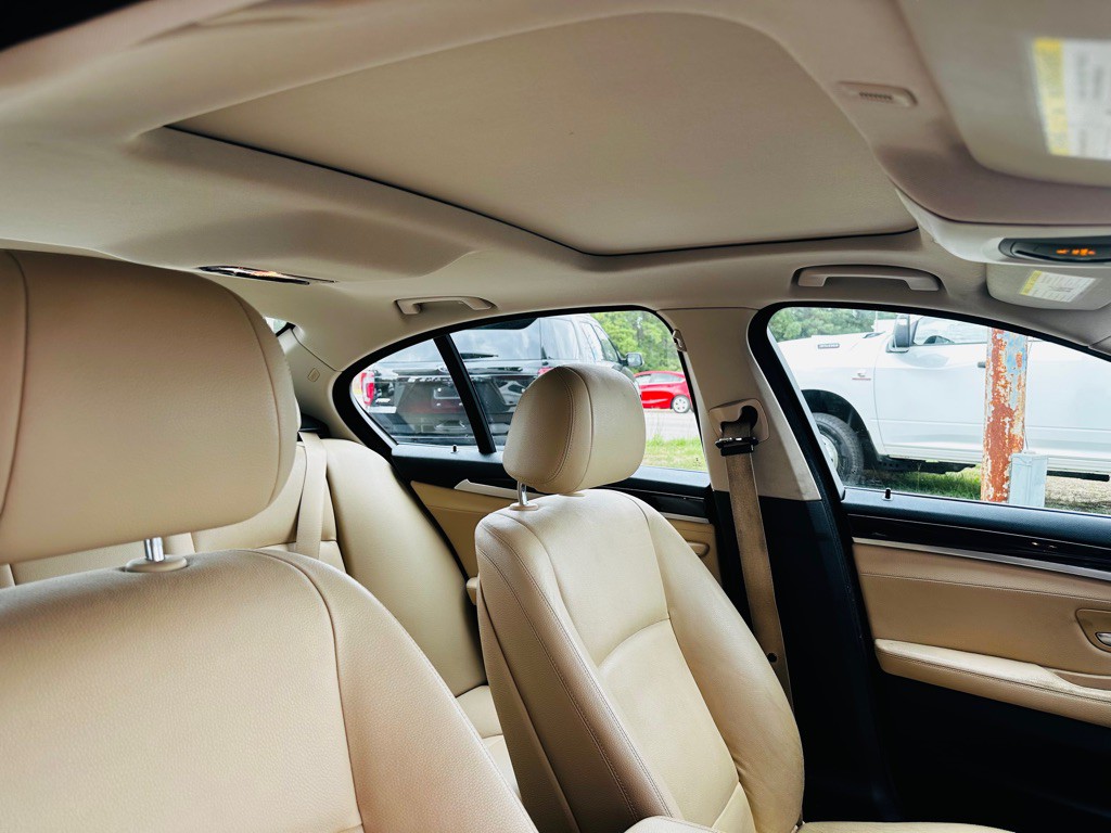 2016 BMW 5 Series Image 11