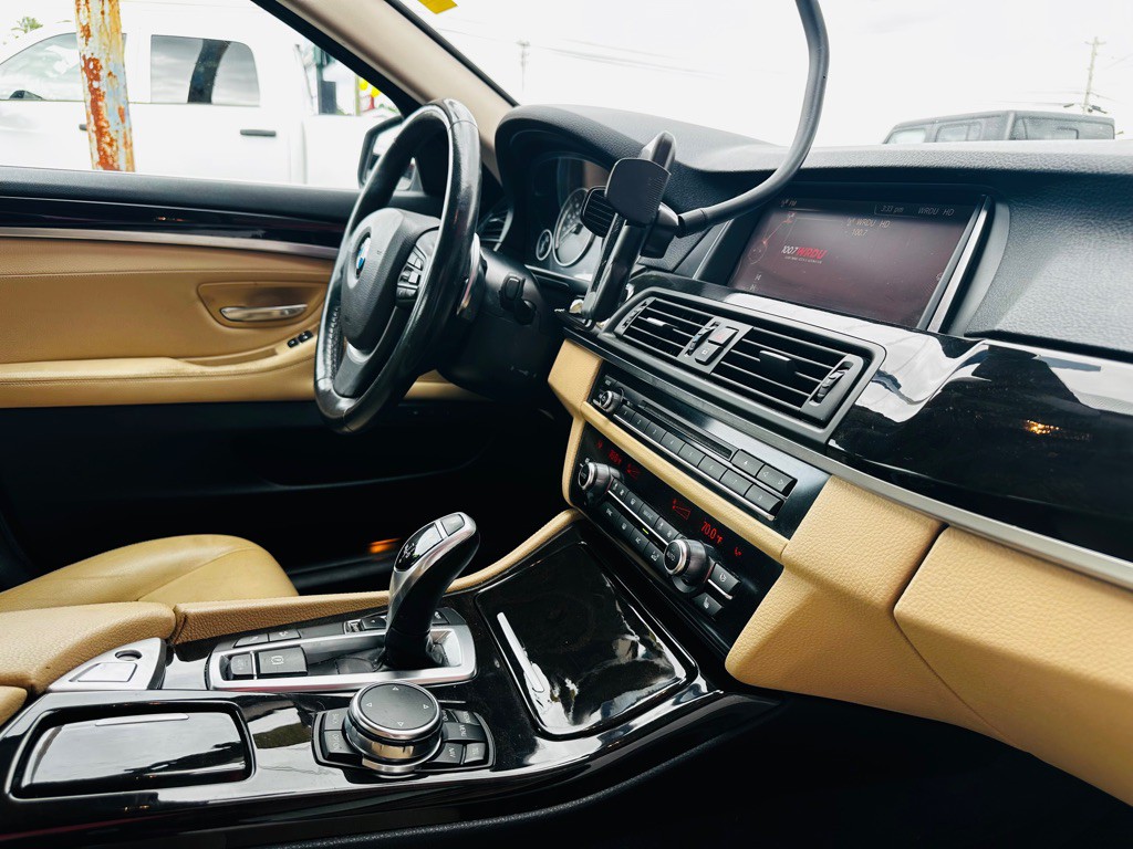 2016 BMW 5 Series Image 12