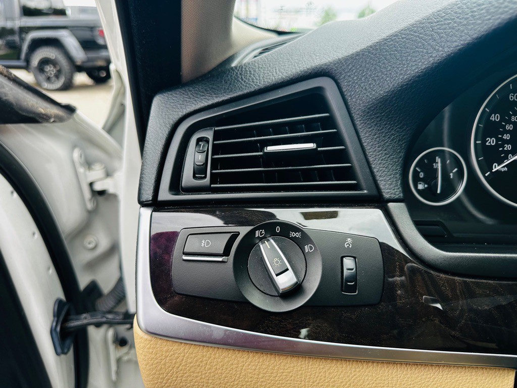 2016 BMW 5 Series Image 14