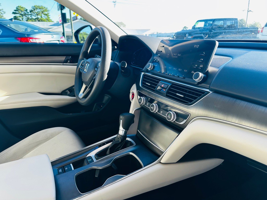 2019 Honda Accord Image 8