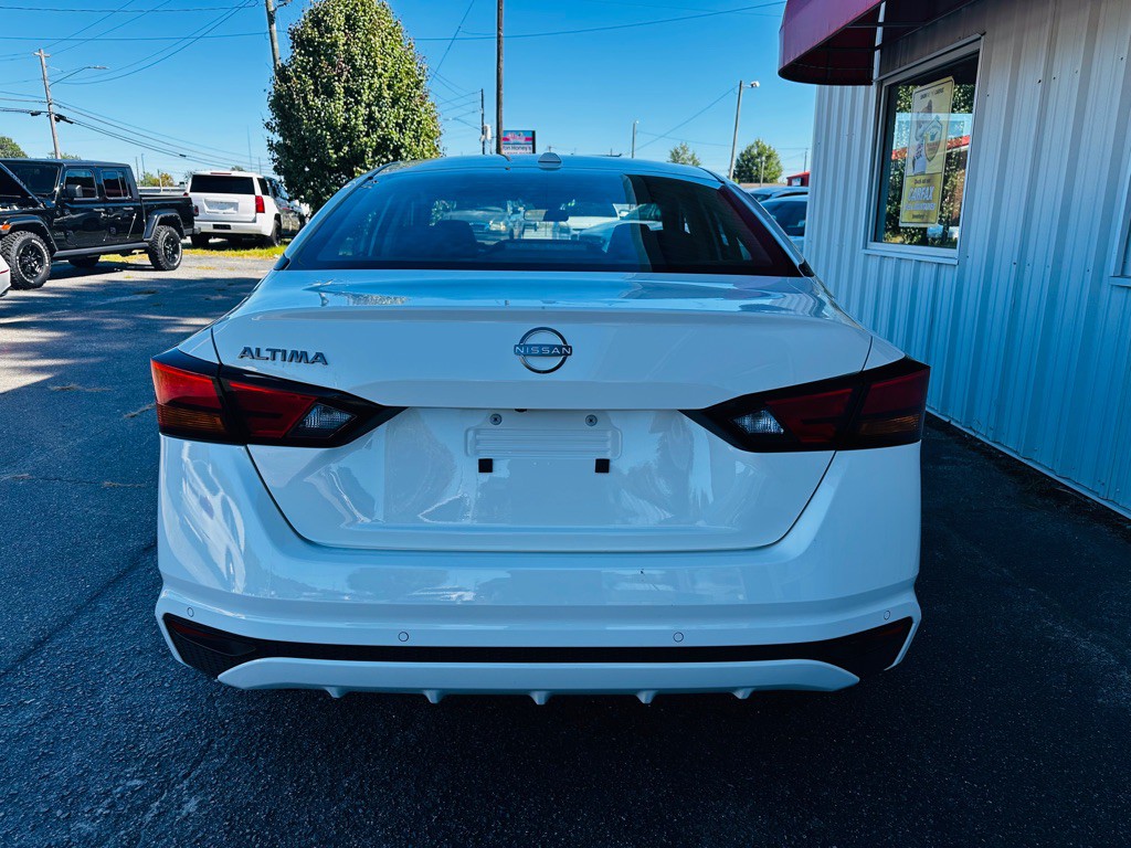 2025 Nissan Altima Image 5