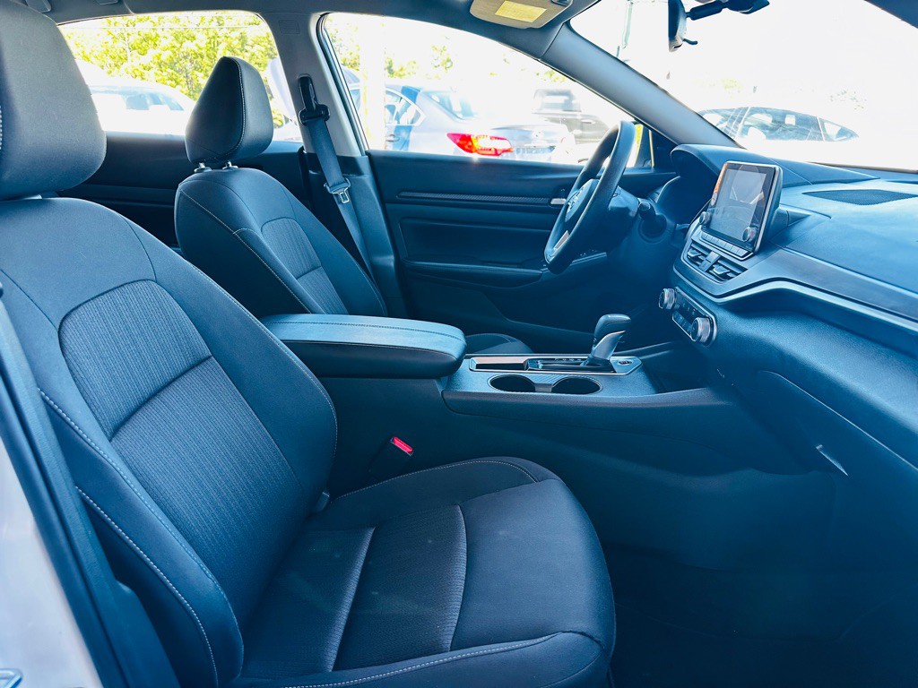 2025 Nissan Altima Image 8