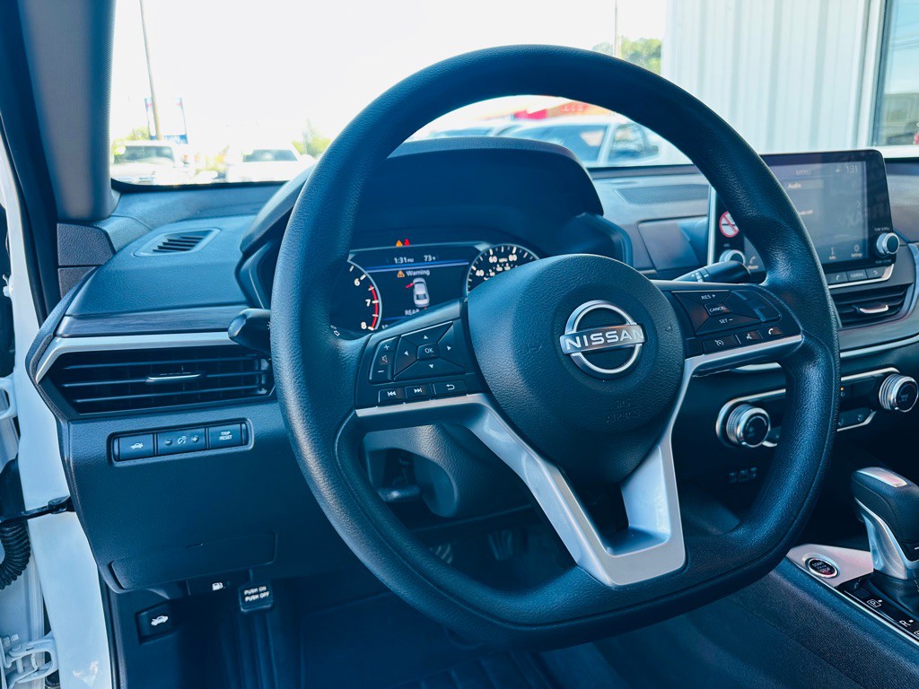 2025 Nissan Altima Image 10