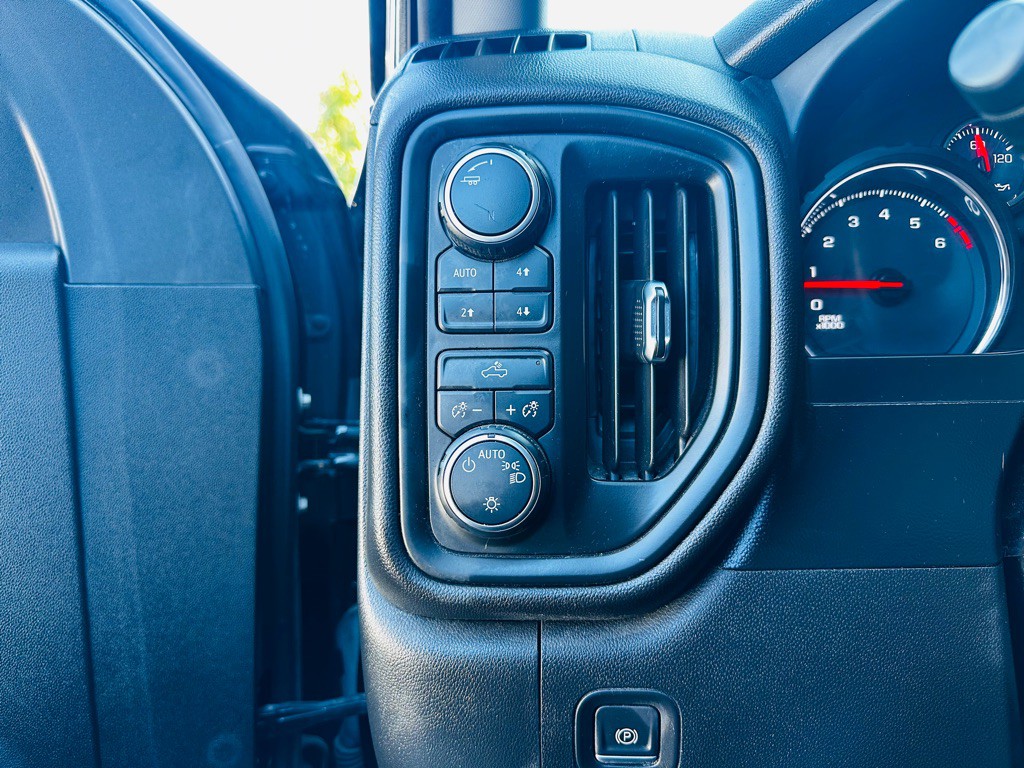 2021 Chevrolet Silverado 1500 Image 12