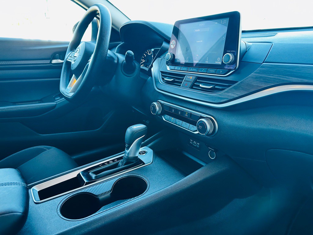 2025 Nissan Altima Image 9