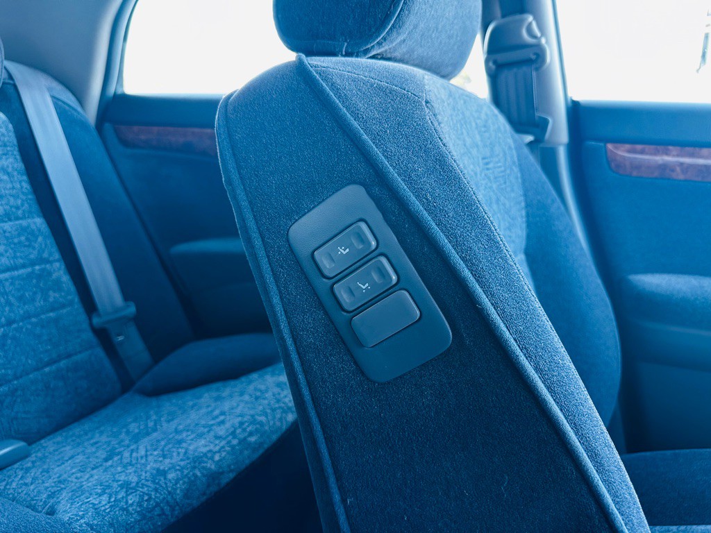 2000 Nissan Cedric Image 9