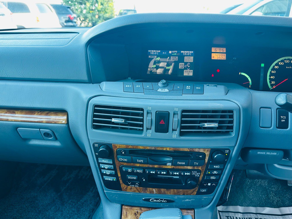 2000 Nissan Cedric Image 12