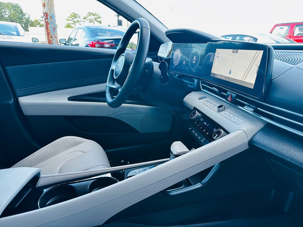 2025 Hyundai Elantra Image 9
