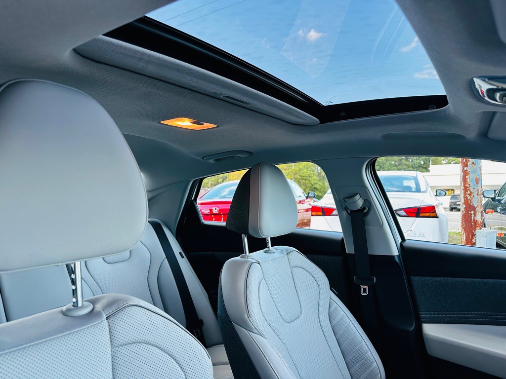 2025 Hyundai Elantra Image 10