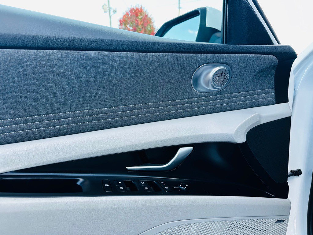 2025 Hyundai Elantra Image 11