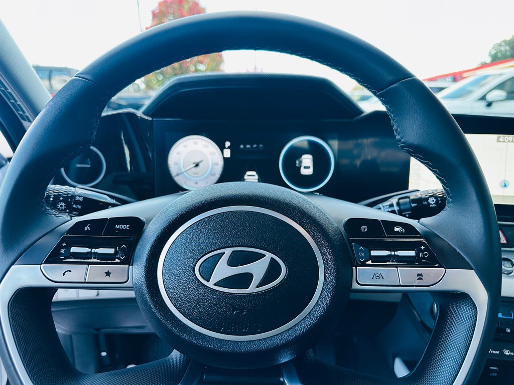 2025 Hyundai Elantra Image 13