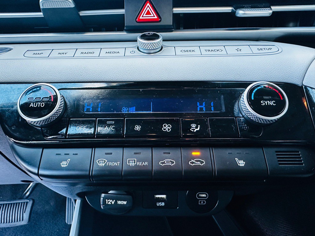 2025 Hyundai Elantra Image 17