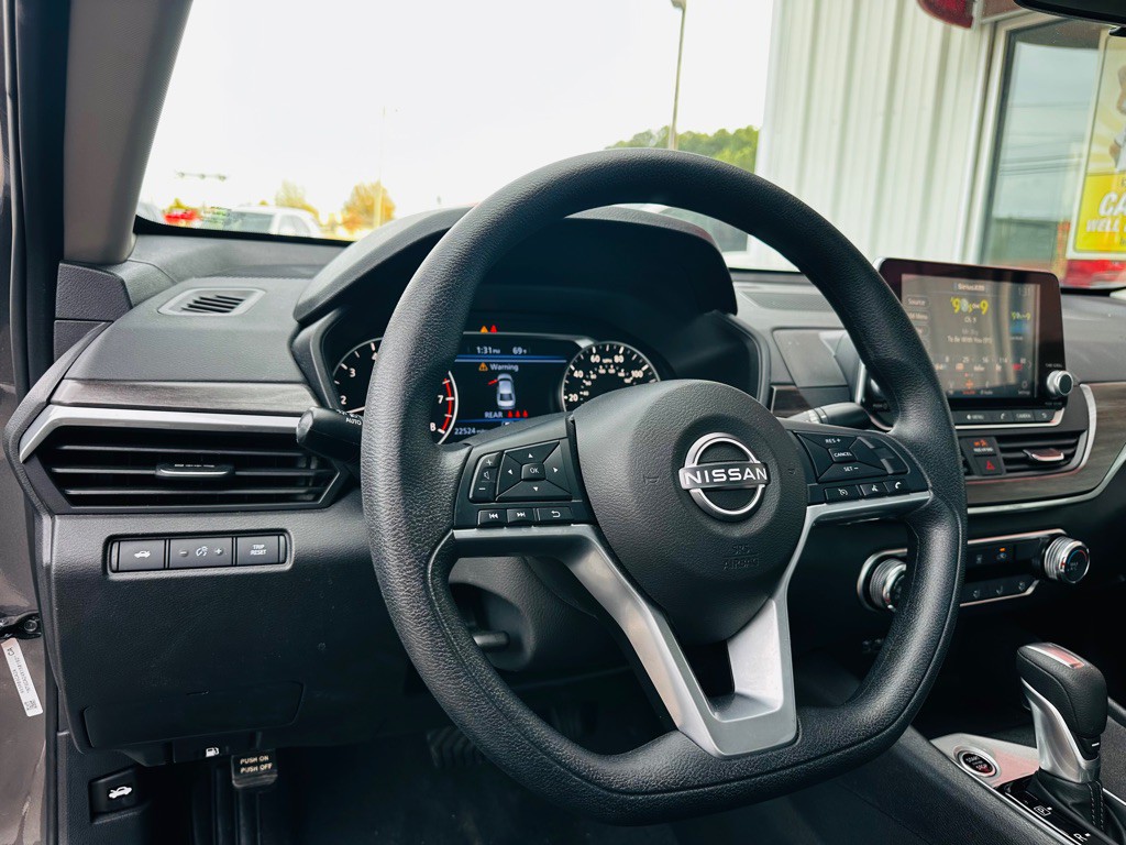 2025 Nissan Altima Image 10