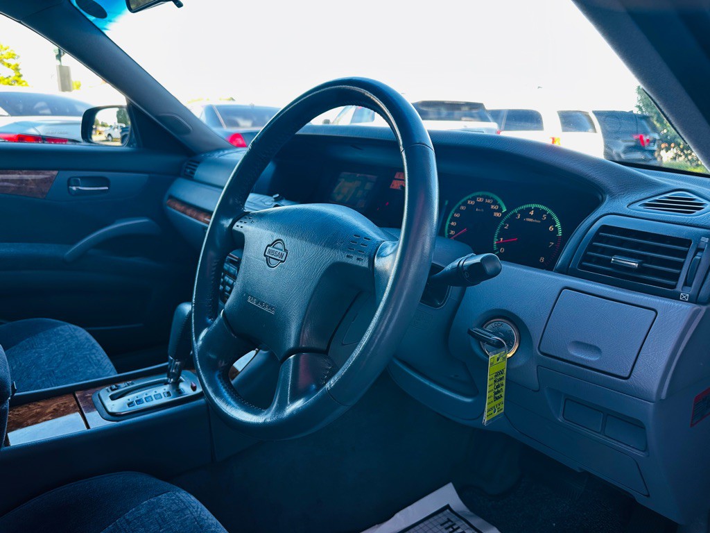 2000 Nissan Cedric Image 10