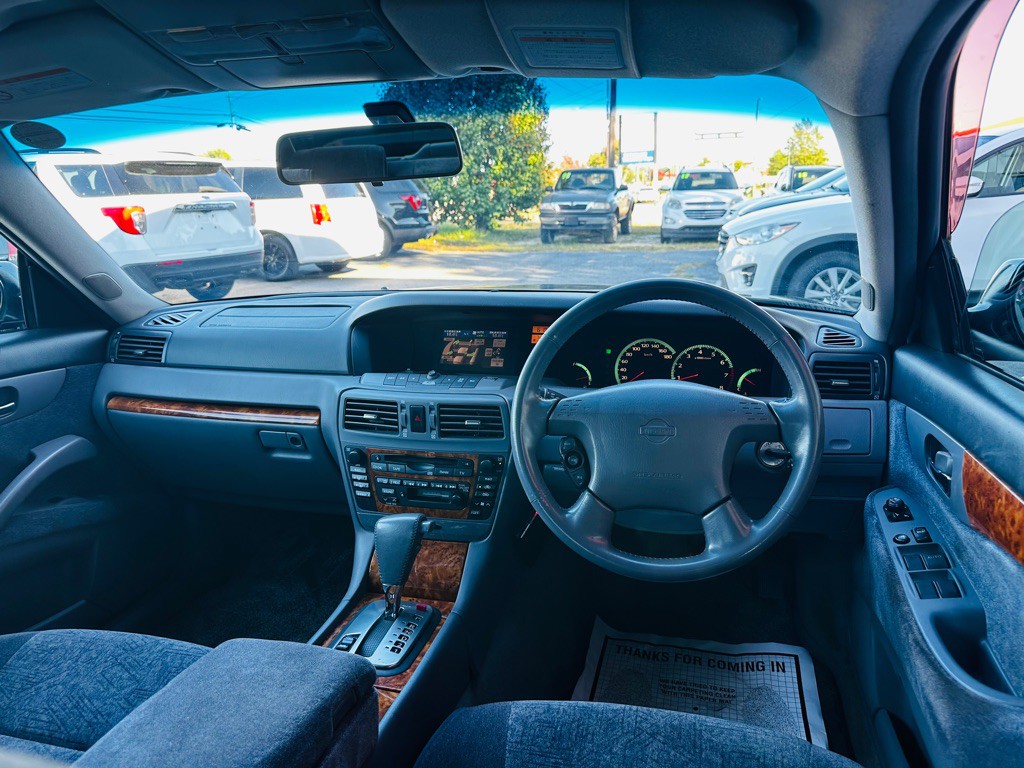 2000 Nissan Cedric Image 11