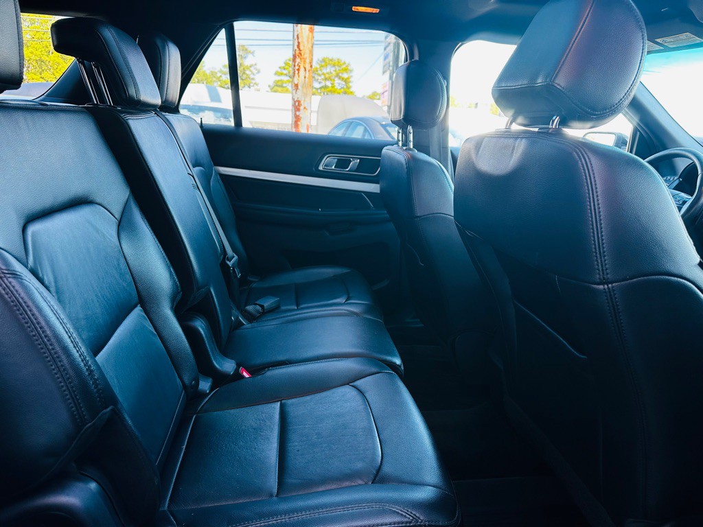 2016 Ford Explorer Image 9