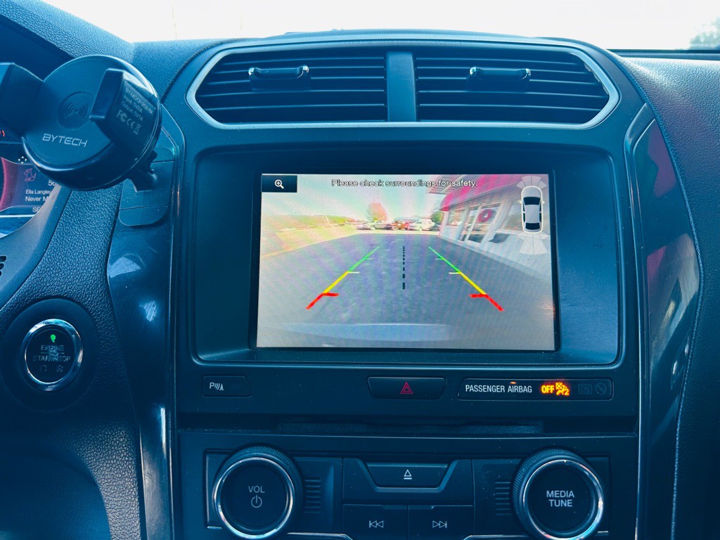 2016 Ford Explorer Image 16