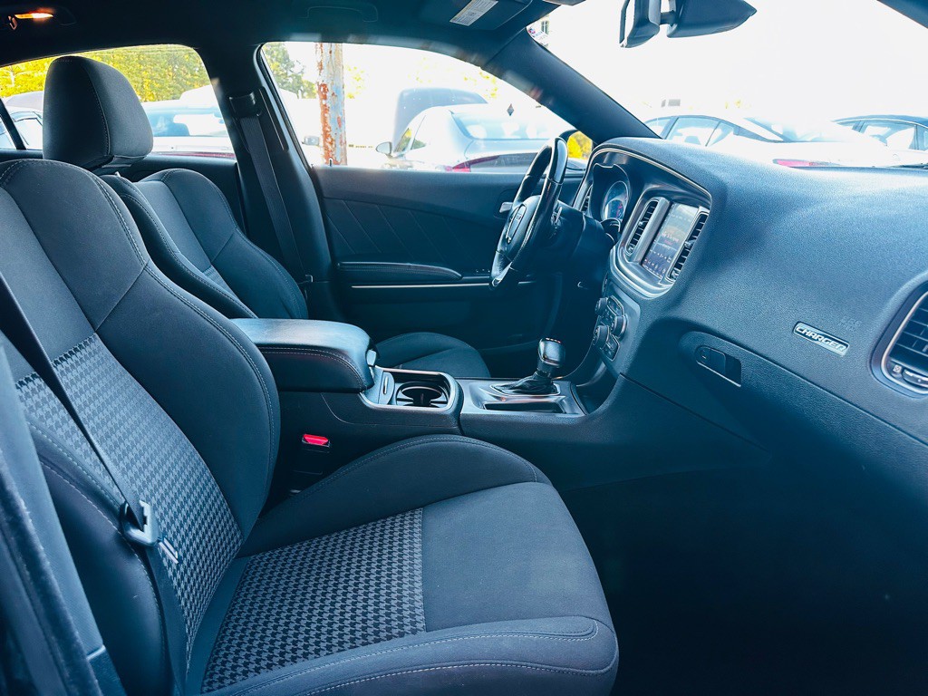 2022 Dodge Charger Image 8