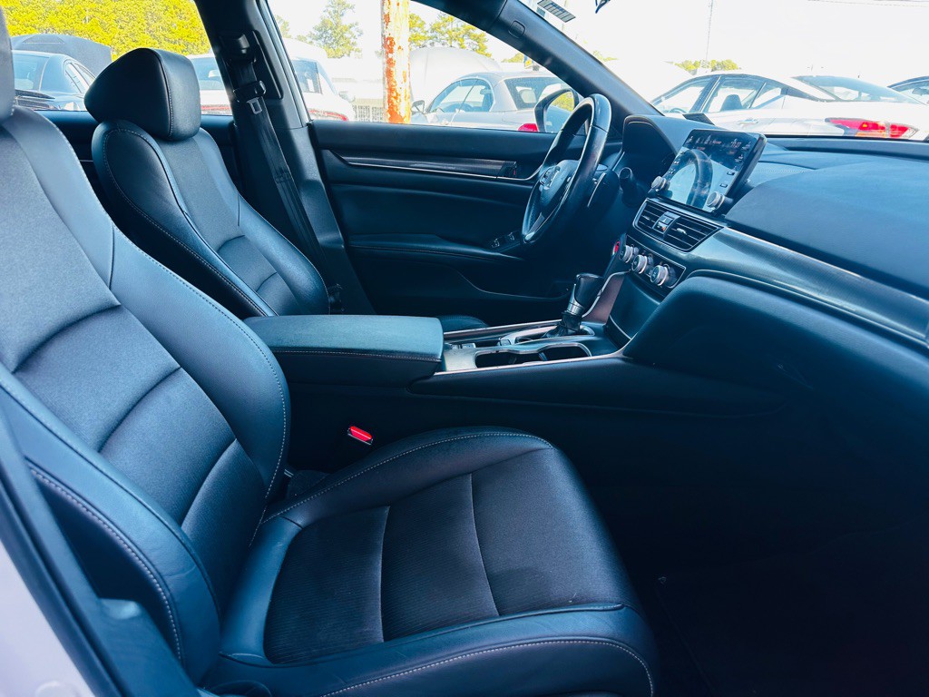 2019 Honda Accord Image 8