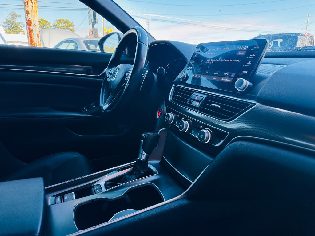 2019 Honda Accord Image 9