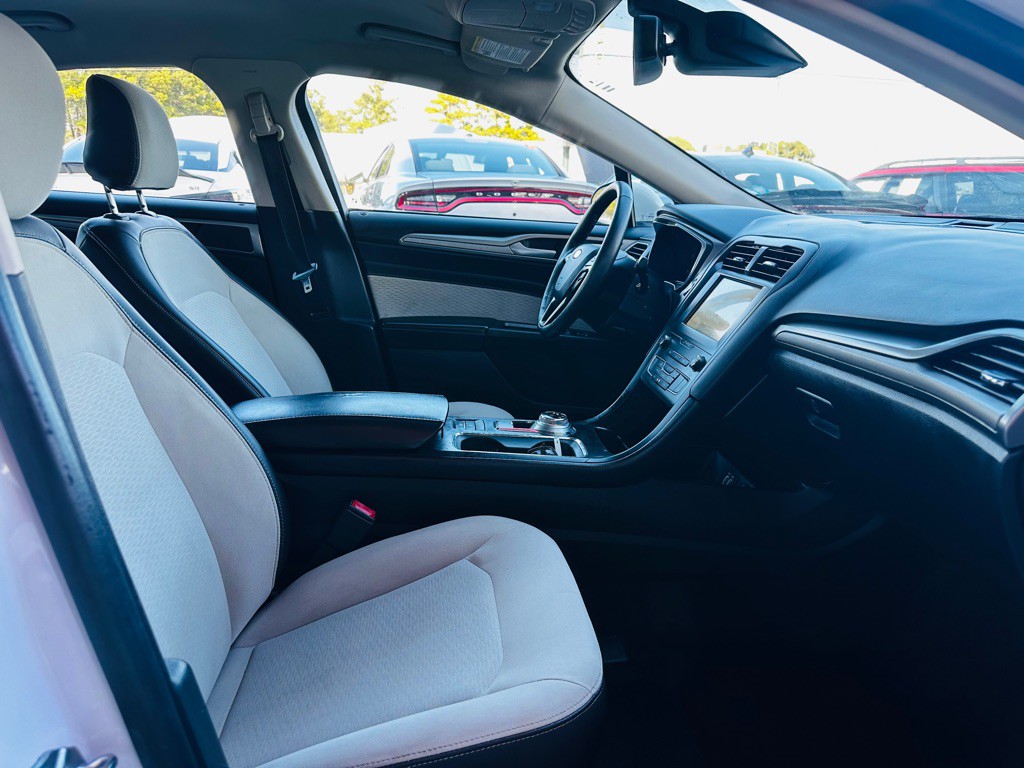 2020 Ford Fusion Image 8