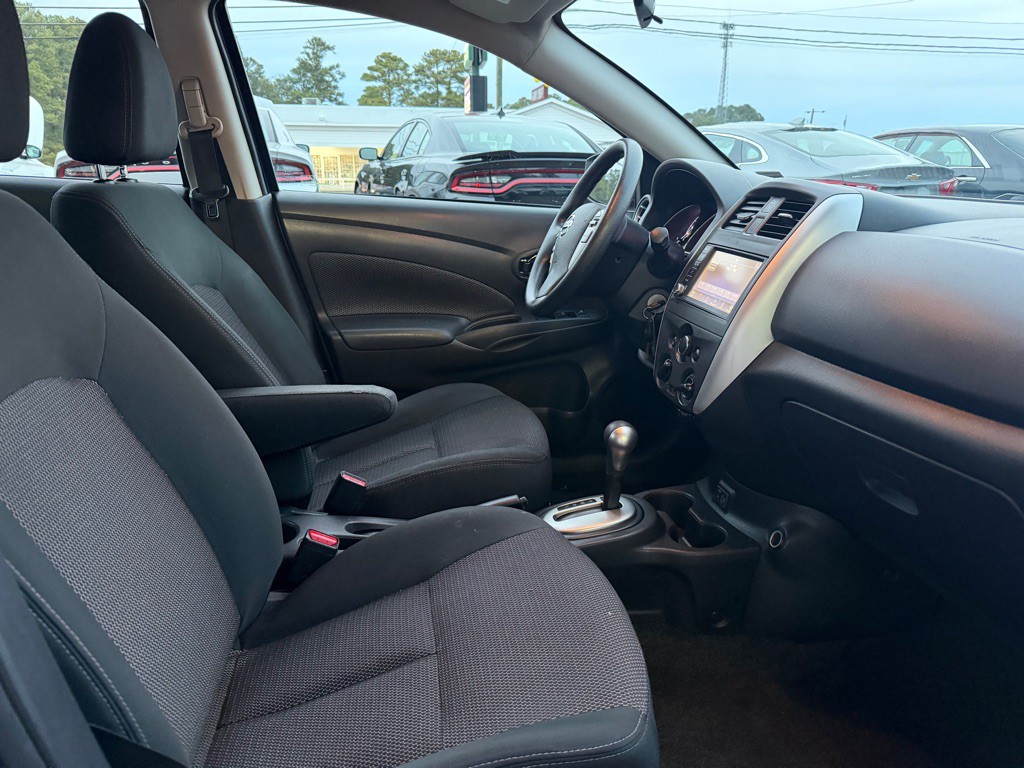 2019 Nissan Versa Image 8