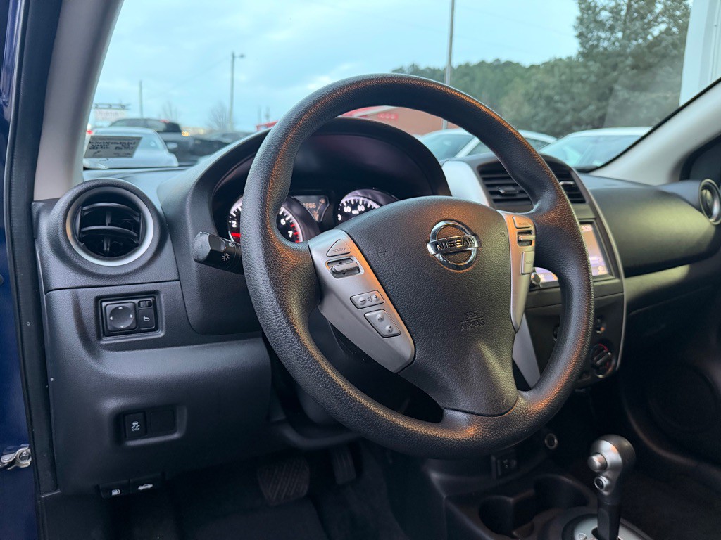 2019 Nissan Versa Image 10